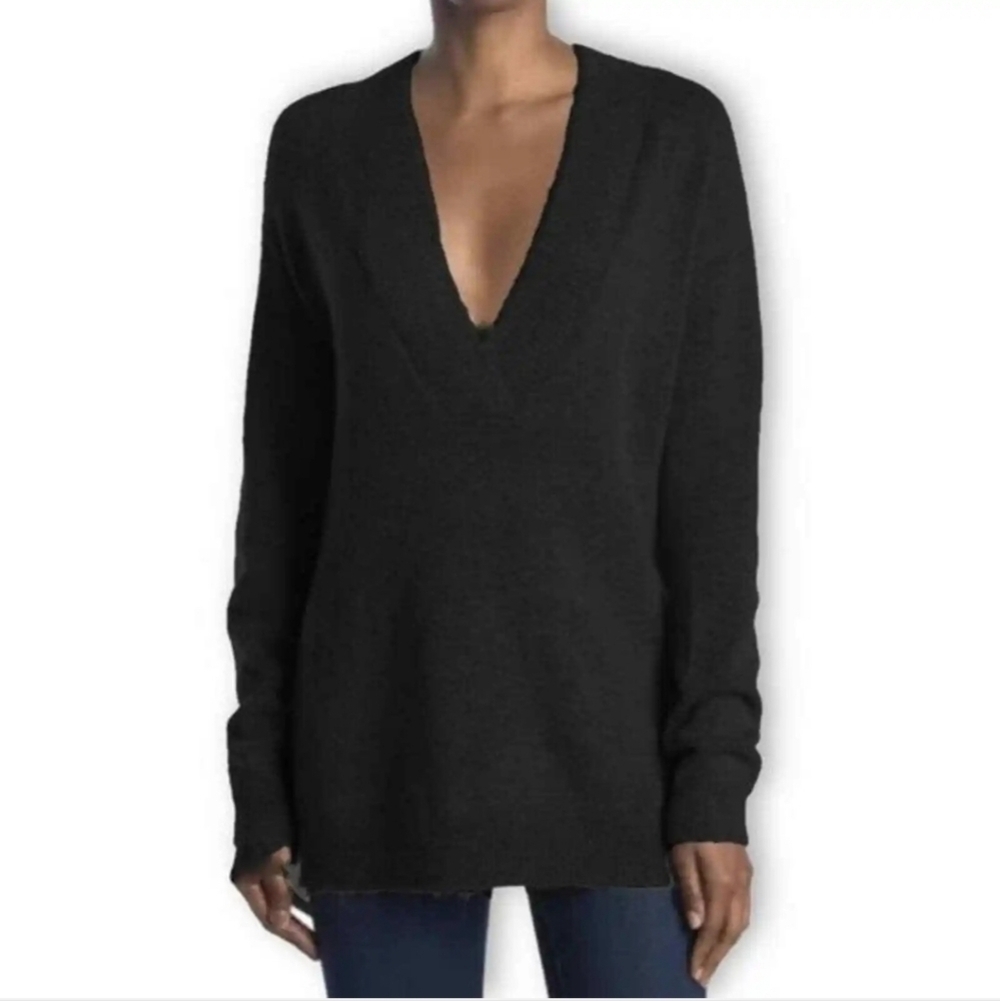 NWOT RDI deep plunge v-neck sweater